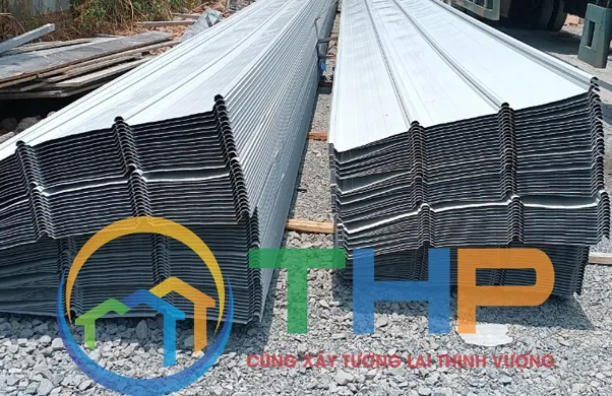 135723-ton-kliplock-lop-mai-nha-xuong