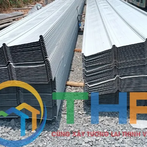 135723-ton-kliplock-lop-mai-nha-xuong